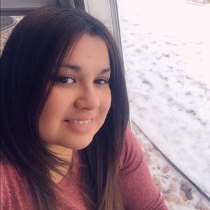 Meet your Posher, Cynthia